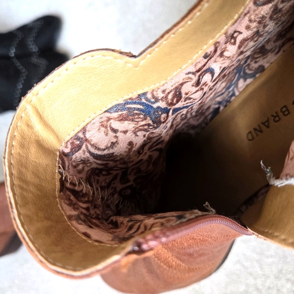 Lucky Brand - Distressed Leather Ankle Boots. Size 8.5 US. 1.5" heels. - Picture 8 of 8